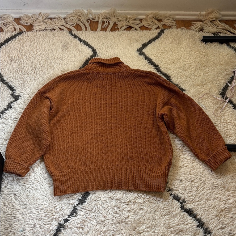 Babaa Turtleneck Sweater - Picture 12 of 17